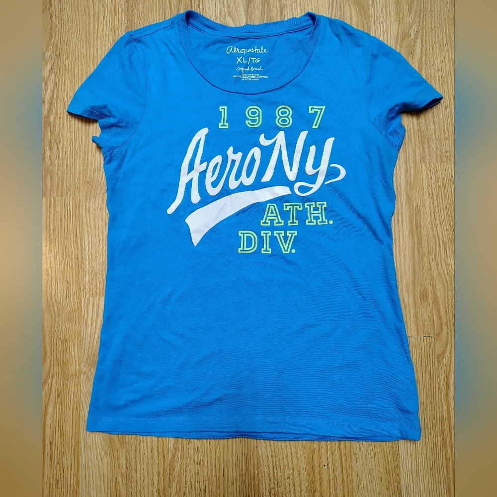 Aeropostale Brand, Woman's Blue graffic Tee Size XL